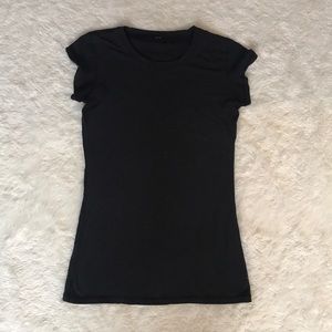 Black lululemon T-shirt